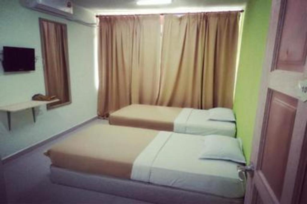 F Hotel Sungai Dua Bukit Exterior foto